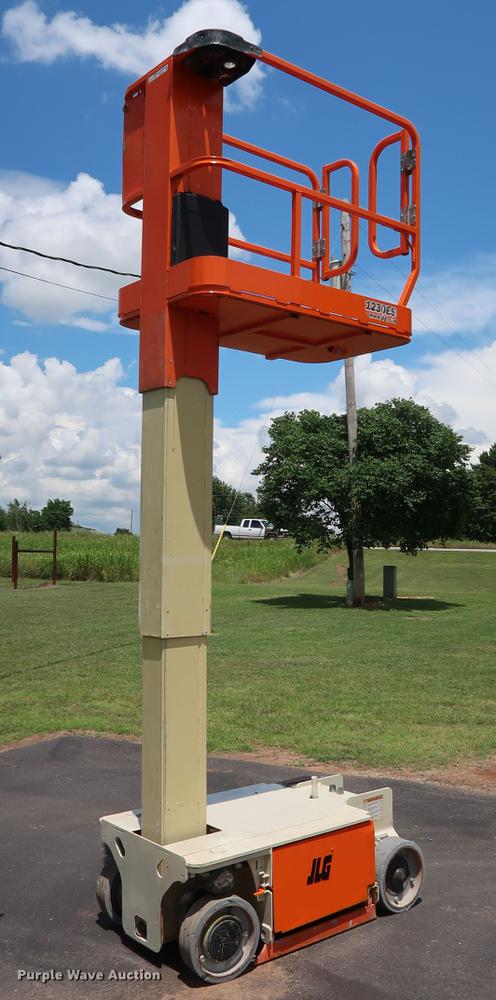 image for item FE9675 2010 JLG 1230ES vertical lift