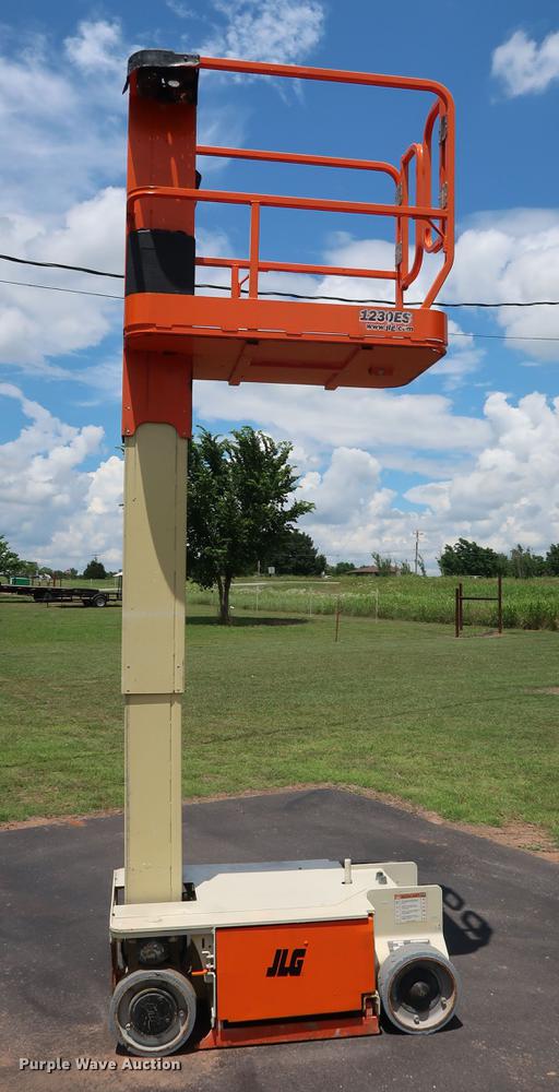 image for item FE9675 2010 JLG 1230ES vertical lift