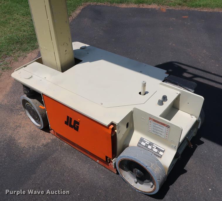 image for item FE9675 2010 JLG 1230ES vertical lift