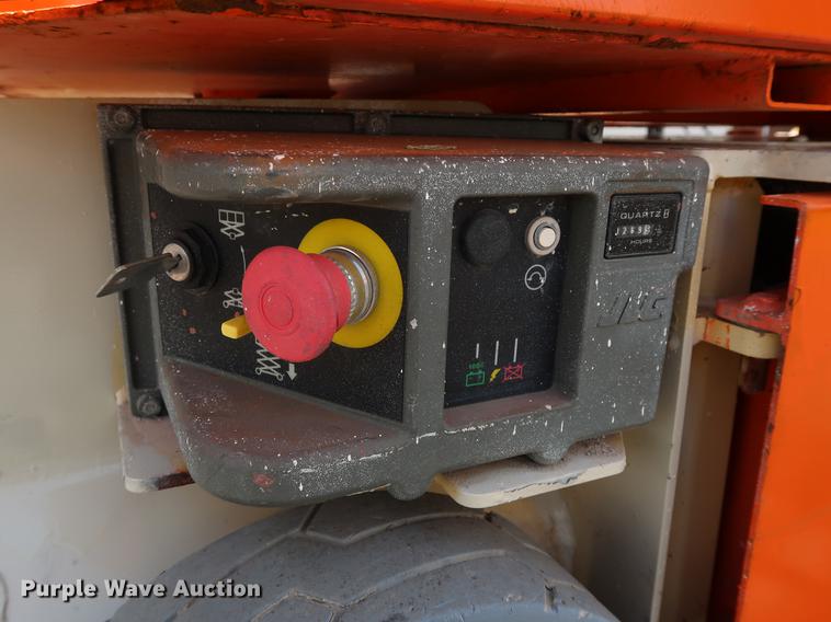 image for item FE9675 2010 JLG 1230ES vertical lift