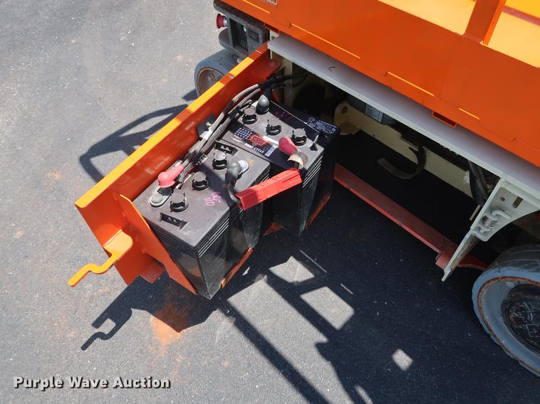 image for item FE9675 2010 JLG 1230ES vertical lift