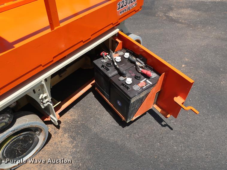 image for item FE9675 2010 JLG 1230ES vertical lift