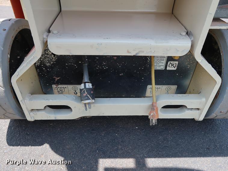 image for item FE9675 2010 JLG 1230ES vertical lift