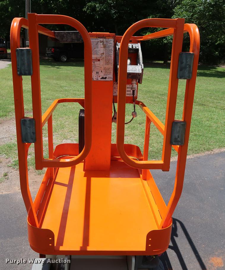 image for item FE9675 2010 JLG 1230ES vertical lift