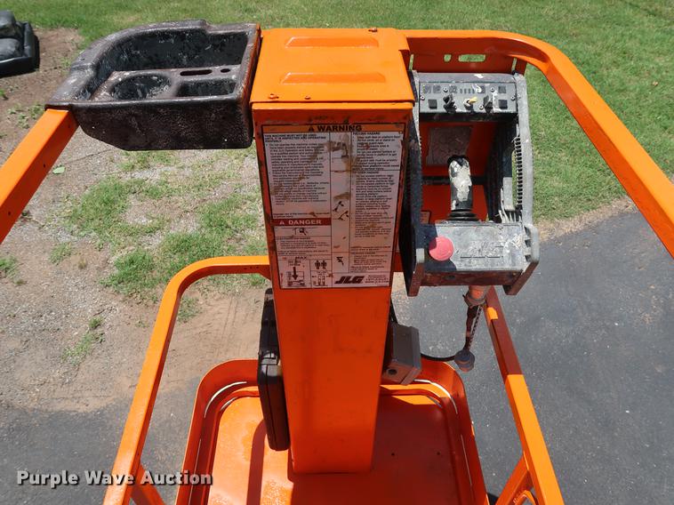 image for item FE9675 2010 JLG 1230ES vertical lift