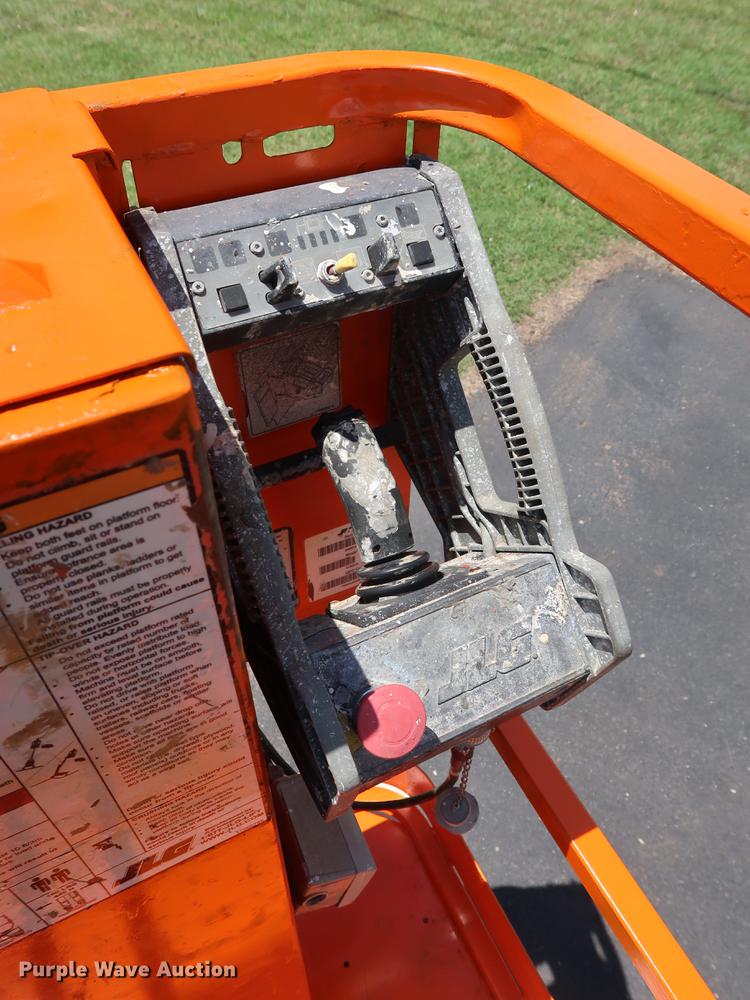 image for item FE9675 2010 JLG 1230ES vertical lift