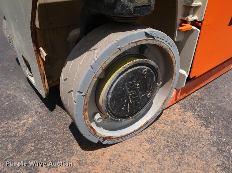 image for item FE9675 2010 JLG 1230ES vertical lift