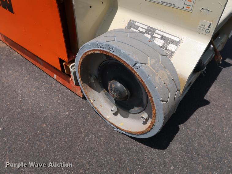 image for item FE9675 2010 JLG 1230ES vertical lift