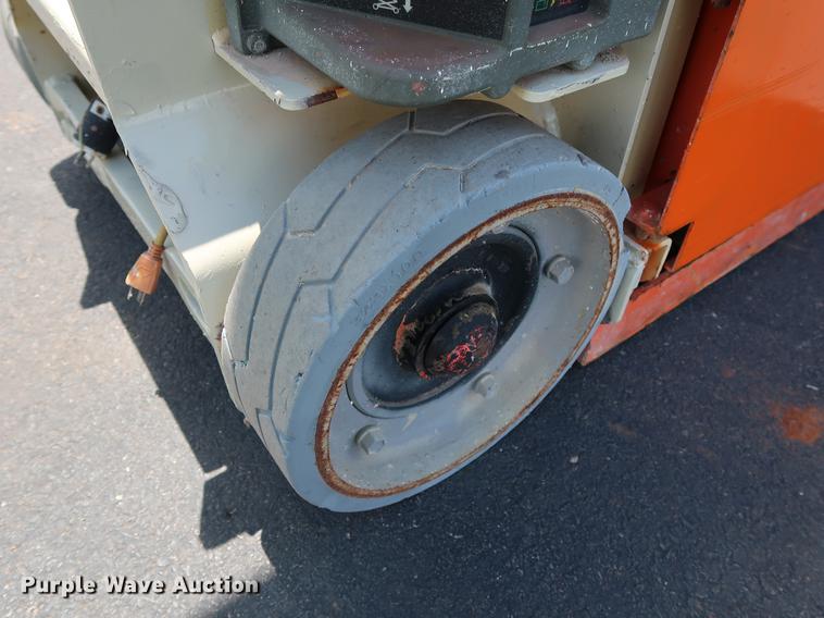 image for item FE9675 2010 JLG 1230ES vertical lift