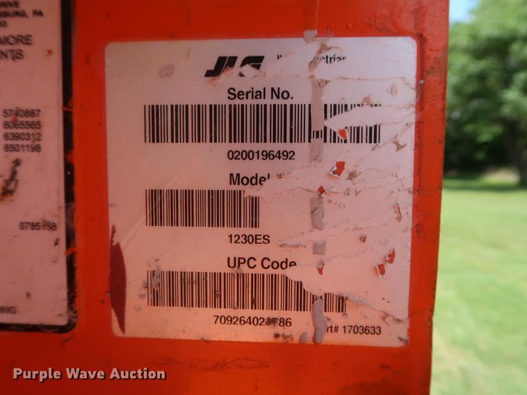 image for item FE9675 2010 JLG 1230ES vertical lift