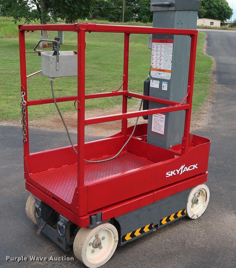 image for item FE9676 2014 Sky Jack SJ12 vertical lift