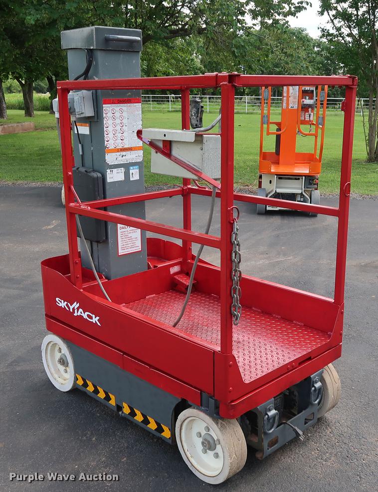 image for item FE9676 2014 Sky Jack SJ12 vertical lift