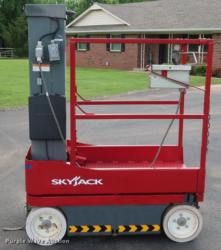 image for item FE9676 2014 Sky Jack SJ12 vertical lift
