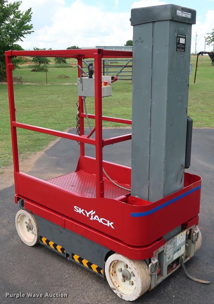 image for item FE9676 2014 Sky Jack SJ12 vertical lift