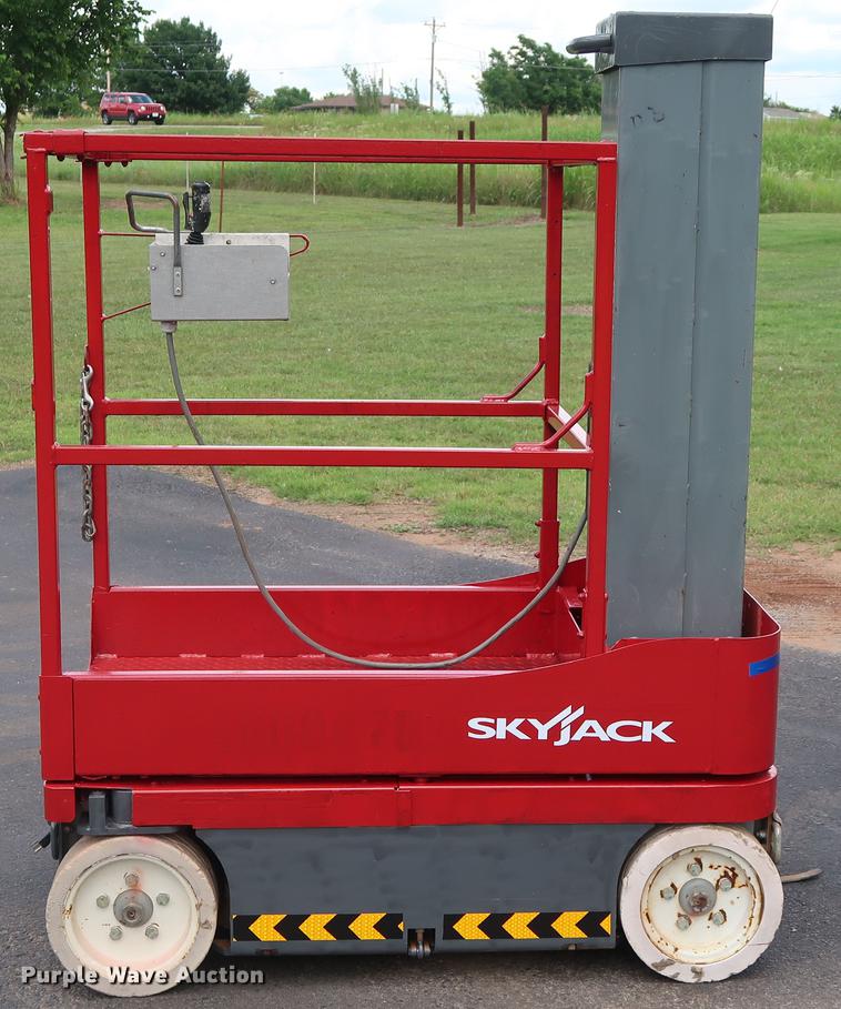 image for item FE9676 2014 Sky Jack SJ12 vertical lift