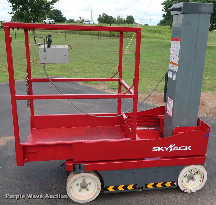 image for item FE9676 2014 Sky Jack SJ12 vertical lift