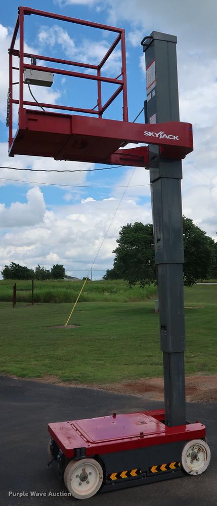 image for item FE9676 2014 Sky Jack SJ12 vertical lift