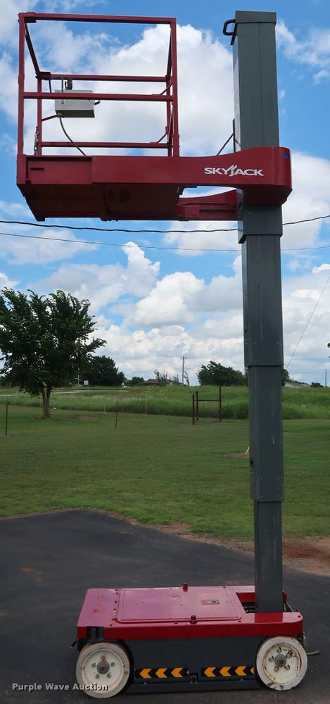 image for item FE9676 2014 Sky Jack SJ12 vertical lift