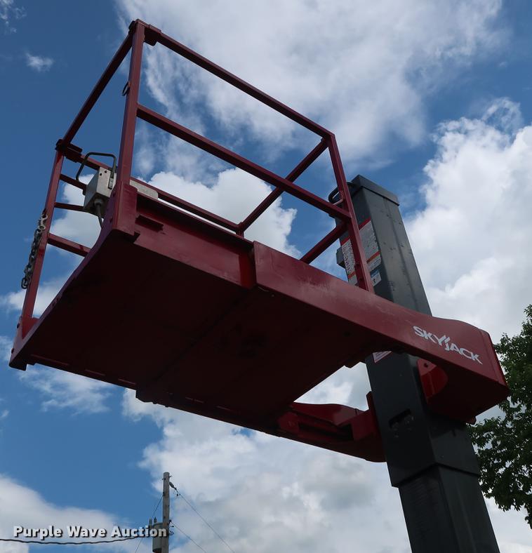 image for item FE9676 2014 Sky Jack SJ12 vertical lift