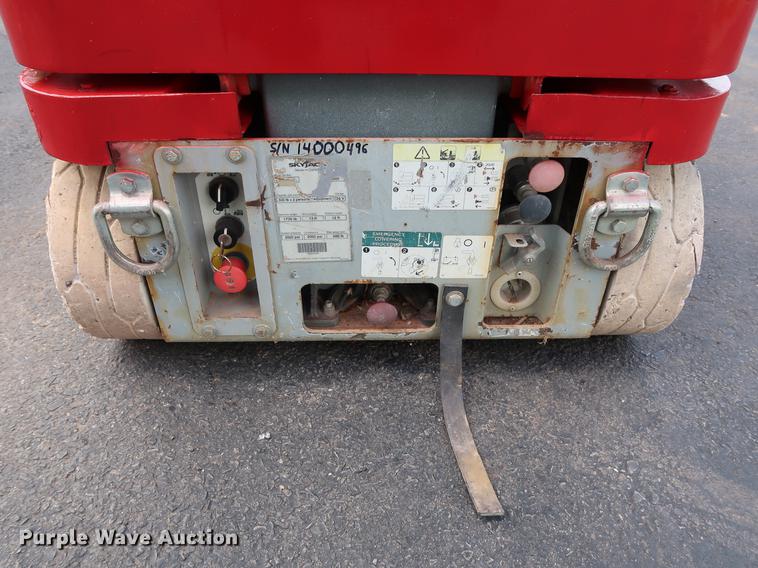 image for item FE9676 2014 Sky Jack SJ12 vertical lift