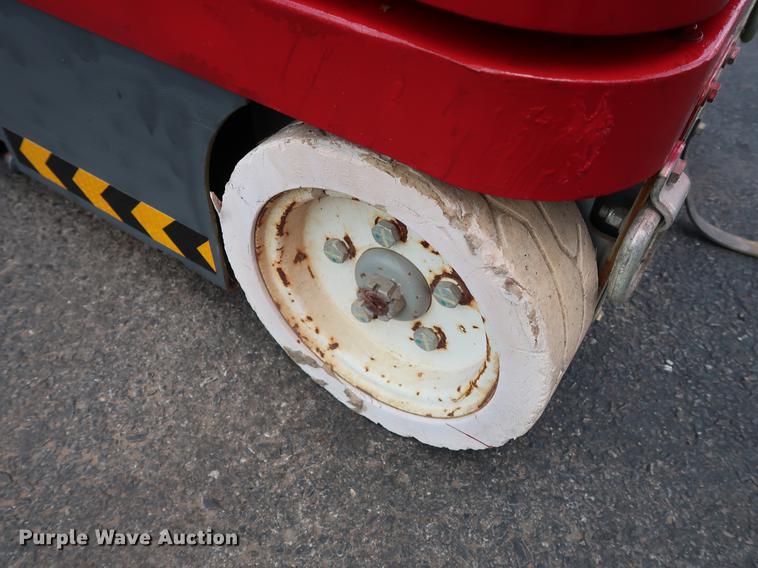 image for item FE9676 2014 Sky Jack SJ12 vertical lift