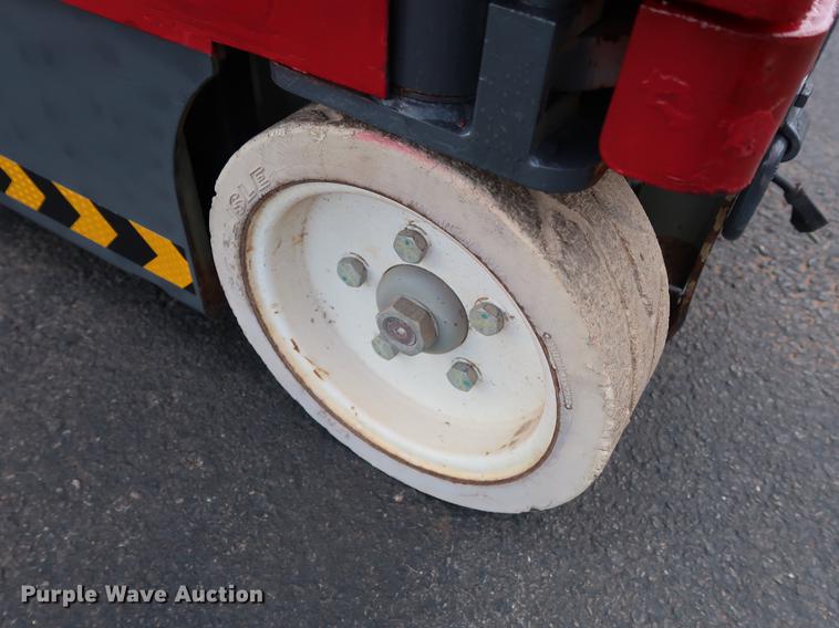 image for item FE9676 2014 Sky Jack SJ12 vertical lift