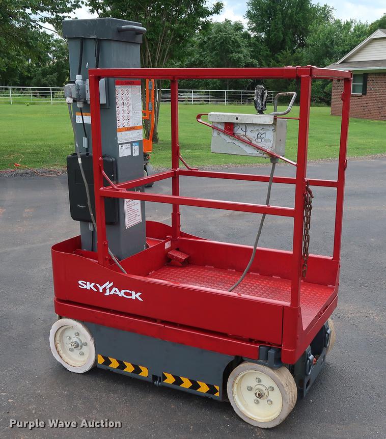 image for item FE9677 2014 Sky Jack SJ12 vertical lift