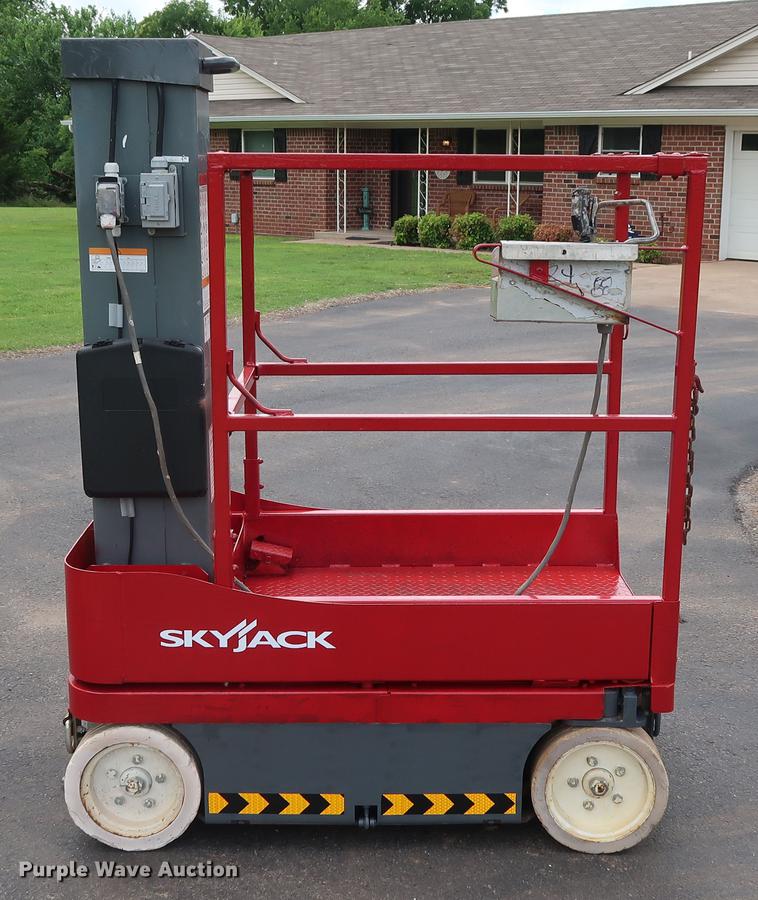 image for item FE9677 2014 Sky Jack SJ12 vertical lift