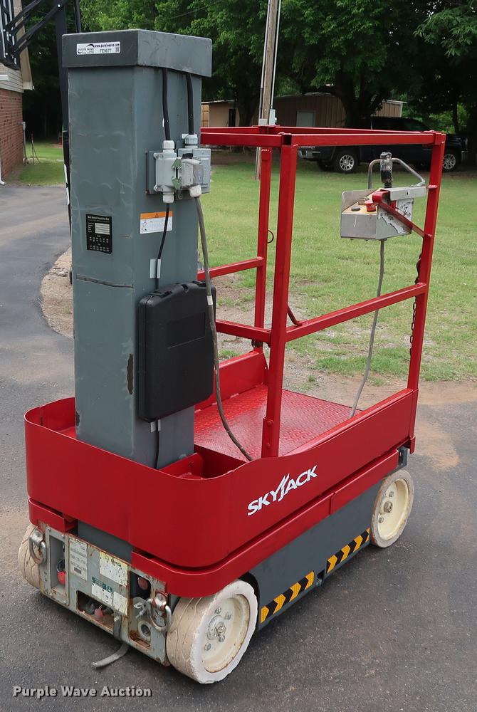 image for item FE9677 2014 Sky Jack SJ12 vertical lift