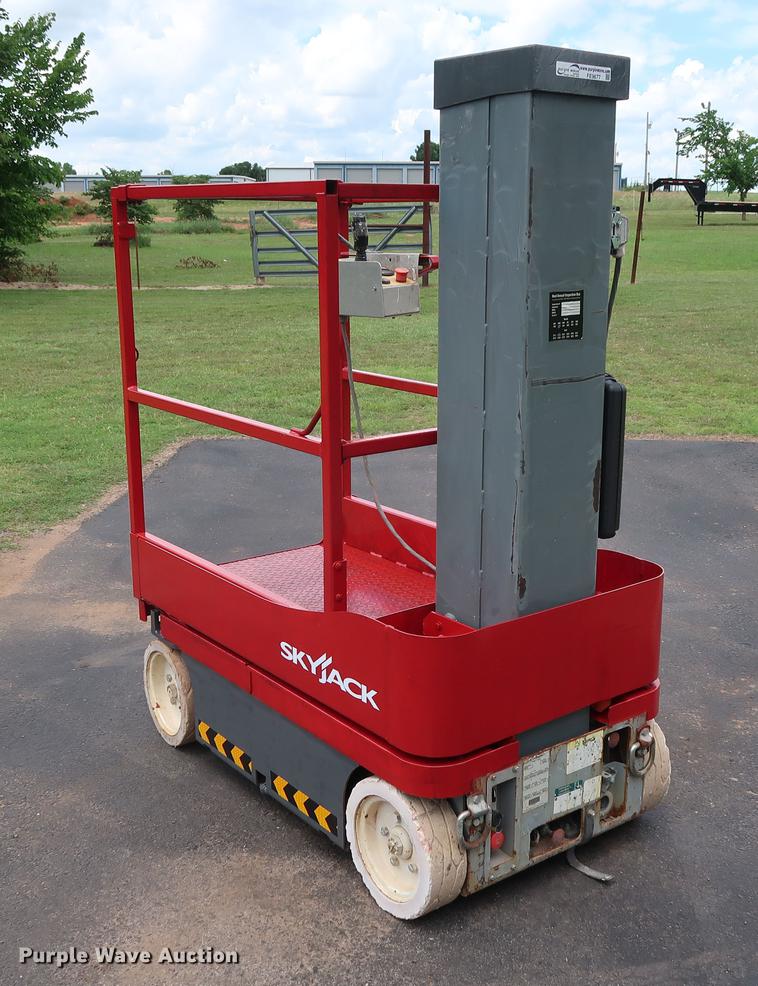 image for item FE9677 2014 Sky Jack SJ12 vertical lift