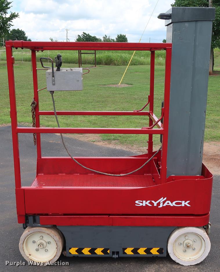 image for item FE9677 2014 Sky Jack SJ12 vertical lift