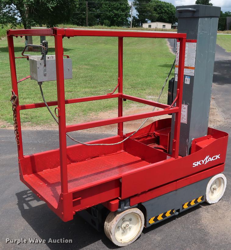 image for item FE9677 2014 Sky Jack SJ12 vertical lift