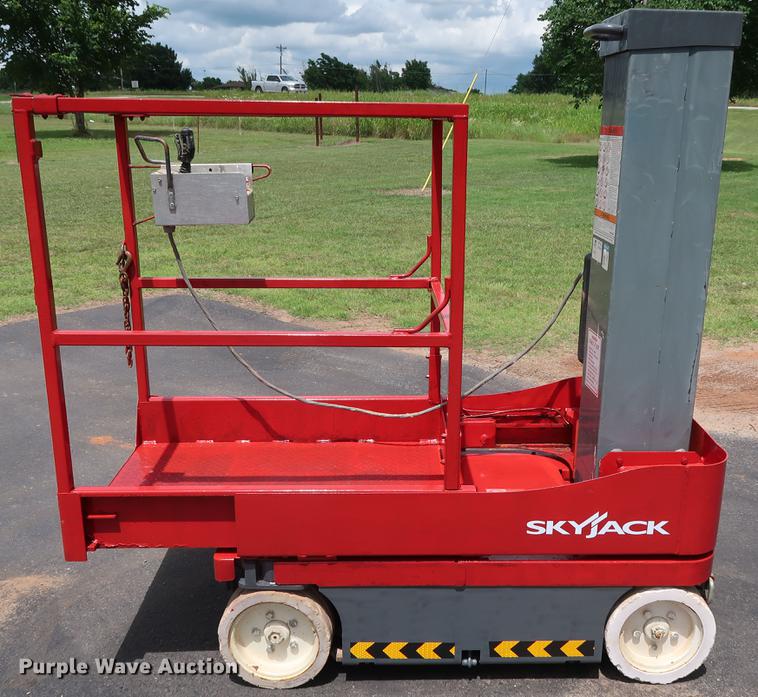 image for item FE9677 2014 Sky Jack SJ12 vertical lift