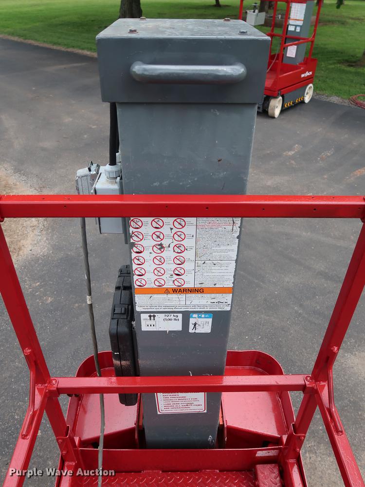 image for item FE9677 2014 Sky Jack SJ12 vertical lift