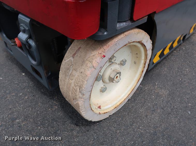 image for item FE9677 2014 Sky Jack SJ12 vertical lift