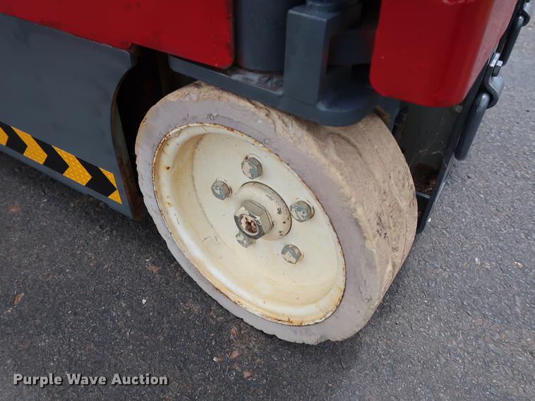 image for item FE9677 2014 Sky Jack SJ12 vertical lift