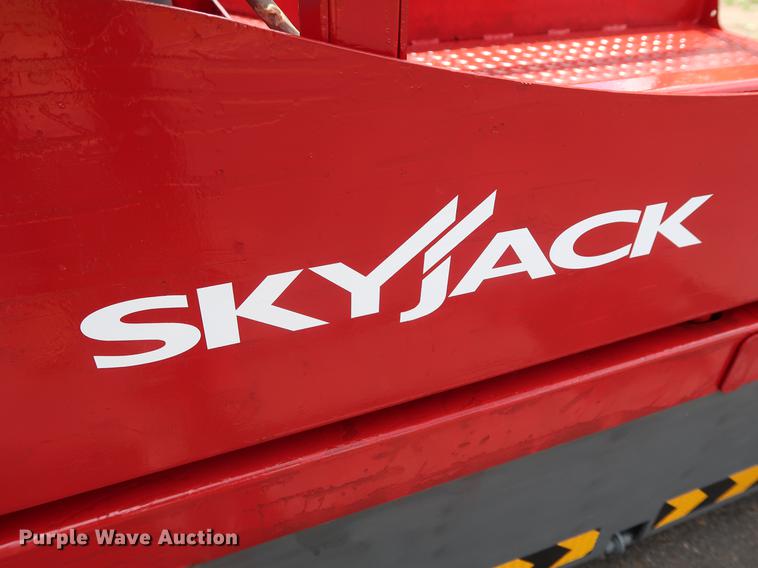 image for item FE9677 2014 Sky Jack SJ12 vertical lift