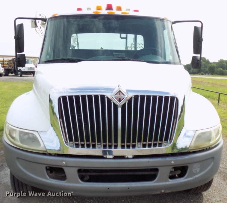 image for item FJ9282 2004 International 4300 service truck with crane