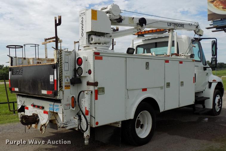 image for item FJ9282 2004 International 4300 service truck with crane