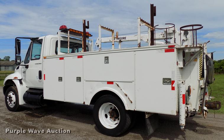image for item FJ9282 2004 International 4300 service truck with crane