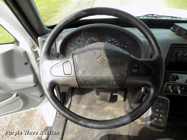 image for item FJ9282 2004 International 4300 service truck with crane