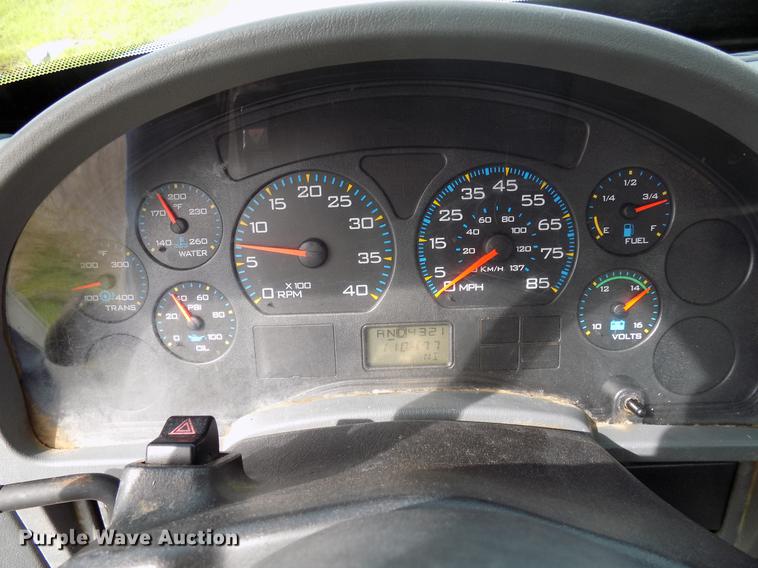 image for item FJ9282 2004 International 4300 service truck with crane