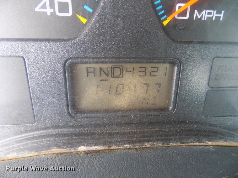 image for item FJ9282 2004 International 4300 service truck with crane