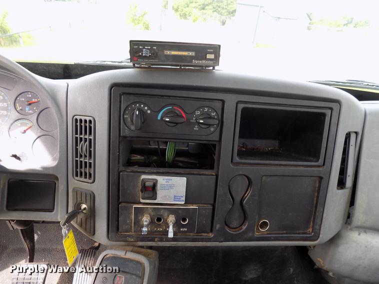 image for item FJ9282 2004 International 4300 service truck with crane