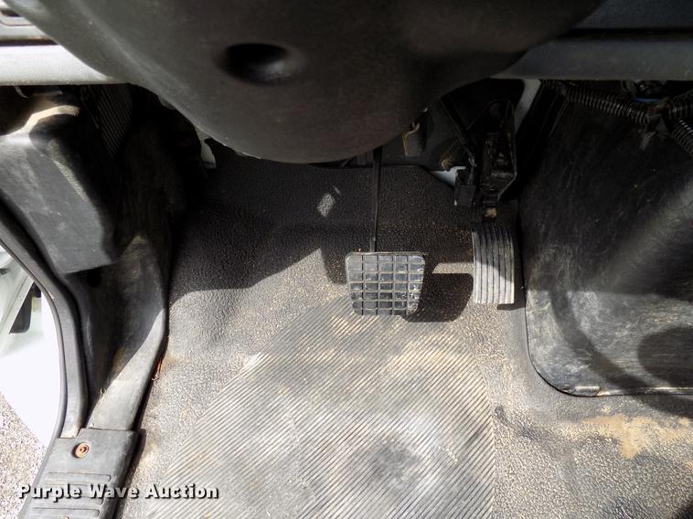 image for item FJ9282 2004 International 4300 service truck with crane