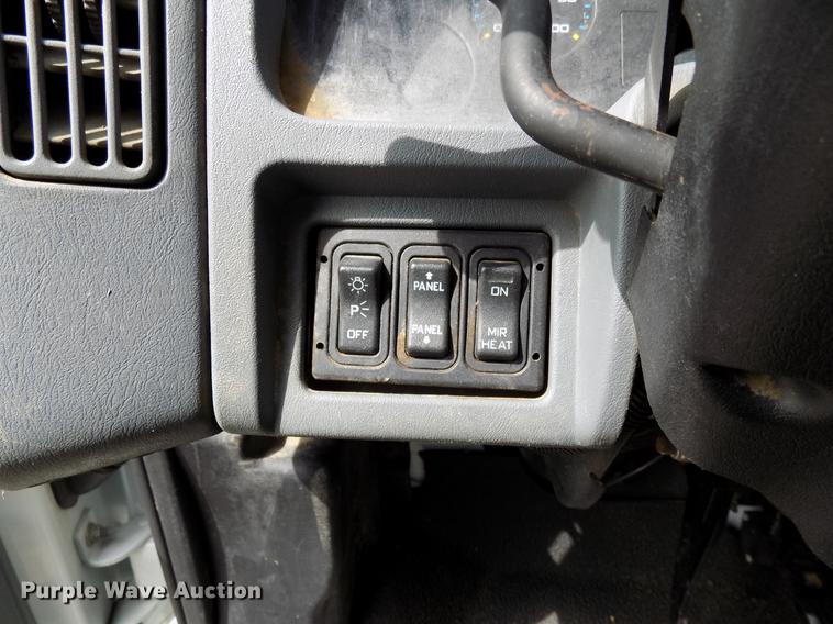 image for item FJ9282 2004 International 4300 service truck with crane