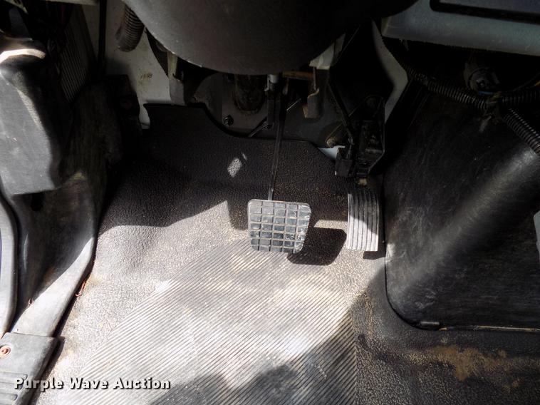 image for item FJ9282 2004 International 4300 service truck with crane