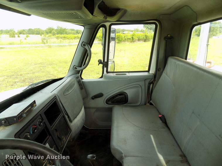 image for item FJ9282 2004 International 4300 service truck with crane