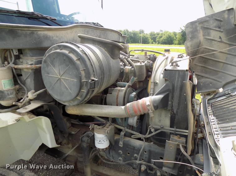 image for item FJ9282 2004 International 4300 service truck with crane