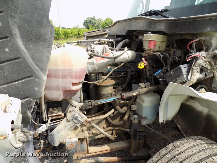 image for item FJ9282 2004 International 4300 service truck with crane